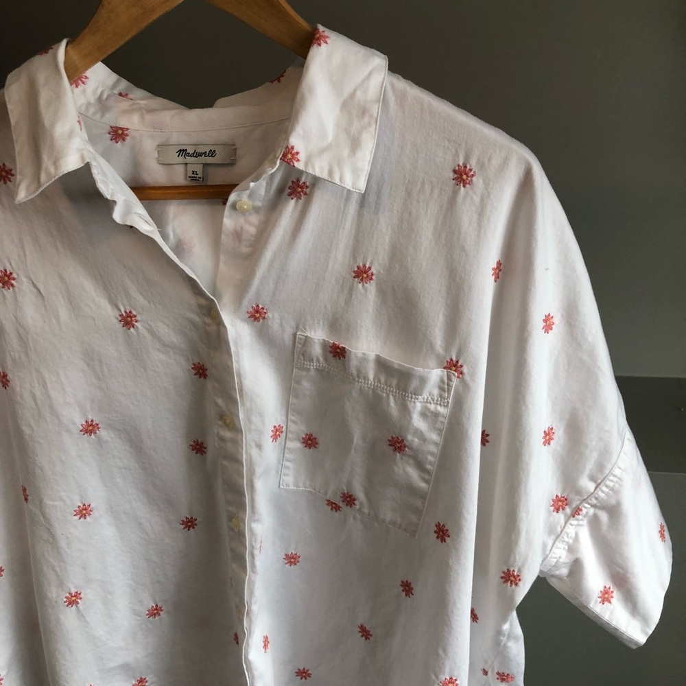 Madewell courier top embroidered flower design XL